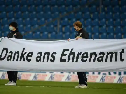 Mit der Auszeichnung &bdquo;Blinkf&uuml;&uuml;r&ldquo; sollen auch 2024 wieder Menschen geehrt werden, die sich in besonderer Weise ehrenamtlich engagieren.