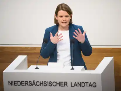 Spricht im nieders&auml;chsischen Landtag: Kultusministerin Julia Willie Hamburg (Gr&uuml;ne)