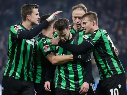 In einer spektakul&auml;ren Partie siegte Hannover 96 beim Hamburger SV.
