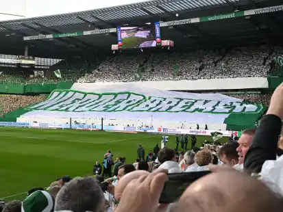 Werder-Fans bei der Choreografie zum Jubiläum 125 Jahre Werder Bremen.