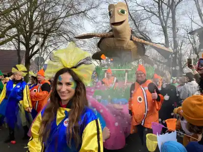 Hatte einen der besonders aufwendig gestalteten Festwagen: die Gruppe SV Urneburg &amp; Friends. 