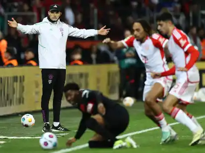 Bayerns Trainer Thomas Tuchel steht an der Seitenlinie. In Leverkusen gab es f&uuml;r den Rekordmeister nichts zu holen.
