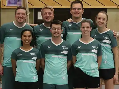 Feierten den zweiten Aufstieg in Serie: die Badmintonspieler des TV Metjendorf.