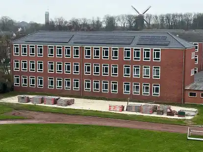 Energetisch saniert: Der &bdquo;Trakt 300&ldquo; der IGS Emden.