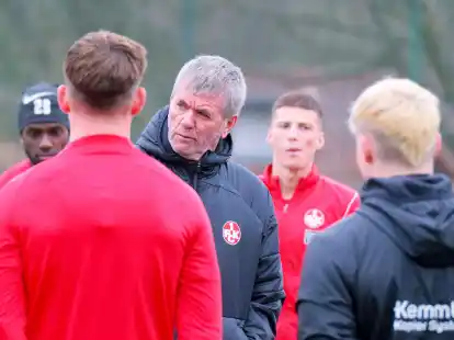 Der neue Lautern-Coach Friedhelm Funkel leitete bereits eine erste Trainingseinheit am Fritz-Walter-Stadion.