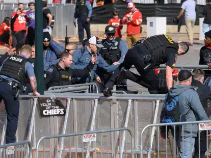 Polizeieinsatz in Kansas City: Bei der Siegesparade der Super-Bowl-Sieger sind Sch&uuml;sse gefallen.