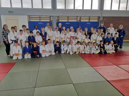 Jede Menge los beim Judo-Training in Dunum: Die n&auml;chsten Meisterschaften standen im Fokus.