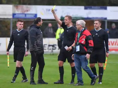 Auch Chefcoach Fuat Kilic (sah hier Gelb beim 1:1 im Regionalliga-Derby beim SSV Jeddeloh) trug seinen Teil dazu bei, dass der VfB Oldenburg aus Sicht der Stadtteams den letzten Platz in der Fairness-Tabelle der Hinrunde belegt.