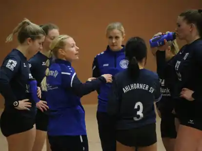 Wollen bei der Medaillenvergabe ein Wörtchen mitreden: die Faustballerinnen des Ahlhorner SV um Trainerin Janna Köhrmann (3. von links)