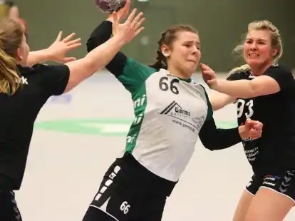 Vollen Einsatz im Abstiegskampf wollen Neerstedts Handballerinnen um Anna Rippe am Samstag zeigen.