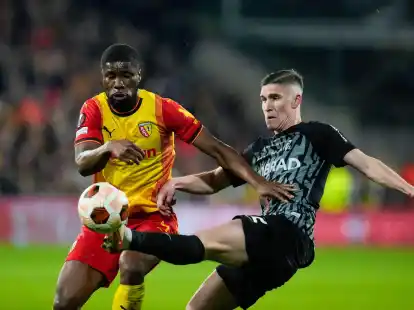 Die Freiburger um Roland Sallai (r) erspielten sich in Lens eine gute Ausgangslage f&uuml;rs Weiterkommen.