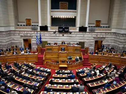 Nach der Verabschiedung des Gesetzes ist Griechenland das erste mehrheitlich christlich orthodoxe Land, das die standesamtliche Ehe zwischen gleichgeschlechtigen Menschen erm&ouml;glicht.