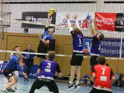 Wollen auch das Rückspiel gegen den VC Osnabrück dominieren: die Volleyballer der VSG Ammerland um Timo Pundt (am Ball).