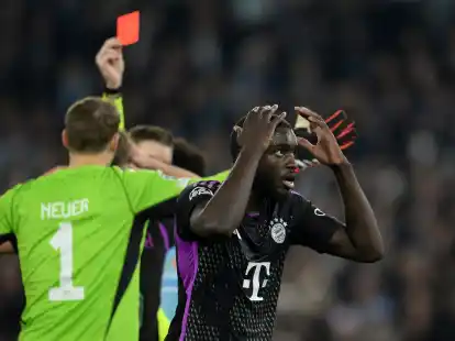 Bayerns Dayot Upamecano wurde nach der Partie in Rom auf Social Media massiv rassistisch beleidigt.