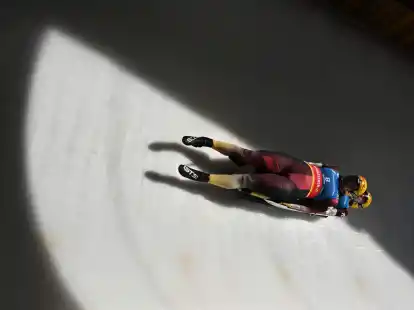 Dajana Eitberger und Saskia Schirmer waren beim Rodel-Weltcup in Oberhof die Schnellsten.