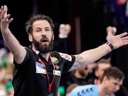 Trainer Bennet Wiegert und seine Magdeburger leisteten sich im Titelkampf einen Patzer.