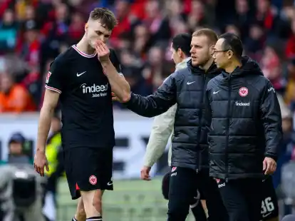 Der Frankfurter Sasa Kalajdzic musste verletzt ausgewechselt werden.