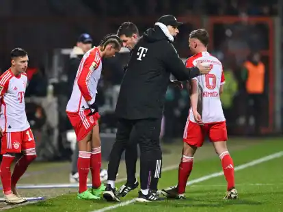 Joshua Kimmich (r) wurde in Bochum in der 63. Minute ausgewechselt.