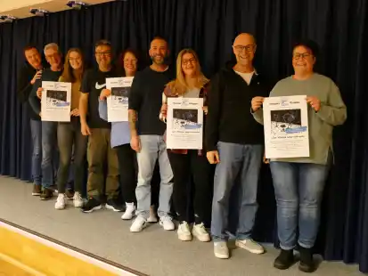 Sie verk&ouml;rpern die Charaktere auf der B&uuml;hne: Die Schauspieler von Blau-Wei&szlig; Borssum, die aktuell flei&szlig;ig f&uuml;r die Auff&uuml;hrungen proben.