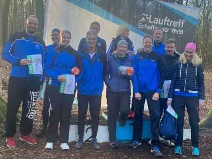 Zufrieden mit ihrem Abschneiden beim Harlinger Cross-Waldlauf: die Teilnehmenden des Lauftreffs des TuS Zetel