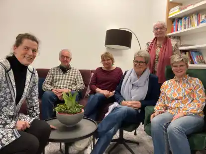 Sie wollen die Alzheimer Gesellschaft zukunftsf&auml;hig aufstellen (v.l.) Kathrin Kroppach, Ulrich und Birthe Peters, B&auml;rbel N&ouml;lker, Dorothea Starker und Anja Freese.