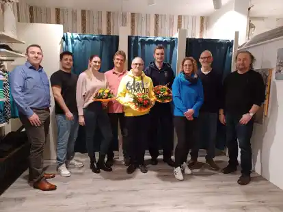 Der Gewerbeverein &bdquo;WIR&ldquo; in Zetel bedachte den Tennisverein, die Jugendfeuerwehr Zetel, den F&ouml;rderverein der Kita Zetel-S&uuml;d und den Jiu-Jitsu-Verein mit einer Spende aus der Adventskalender-Aktion.