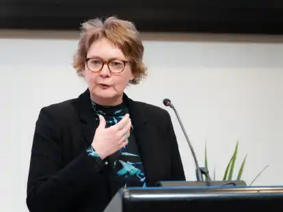 Forciert die Digitalisierung der Verwaltung: Niedersachsens Innenministerin Daniela Behrens (SPD) beim Wirtschaftsgespr&auml;ch in der IHK Hannover