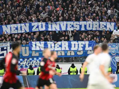 Seit Wochen protestieren die Fans in der ersten und zweiten Bundesliga gegen den Investoren-Einstieg bei der DFL.