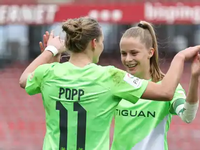 Teamkolleginnen sind sie nun nicht mehr nur im Verein: DFB-Neuling Vivien Endemann (rechts) mit Star-Stürmerin Alexandra Popp.