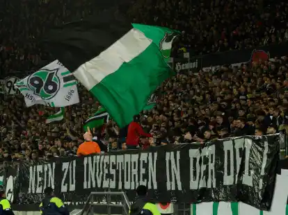 Der Investoren-Einstieg bei der DFL ist nach den wochenlangen Protesten der Fans geplatzt.