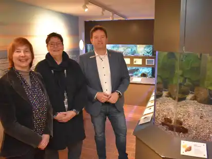 Freuen sich im bisherigen Aquarienbereich &uuml;ber die bevorstehende Erneuerung und Erweiterung (von links): Dr. Anika Seyfferth, Martina Geberzahn und Axel Linneweber.