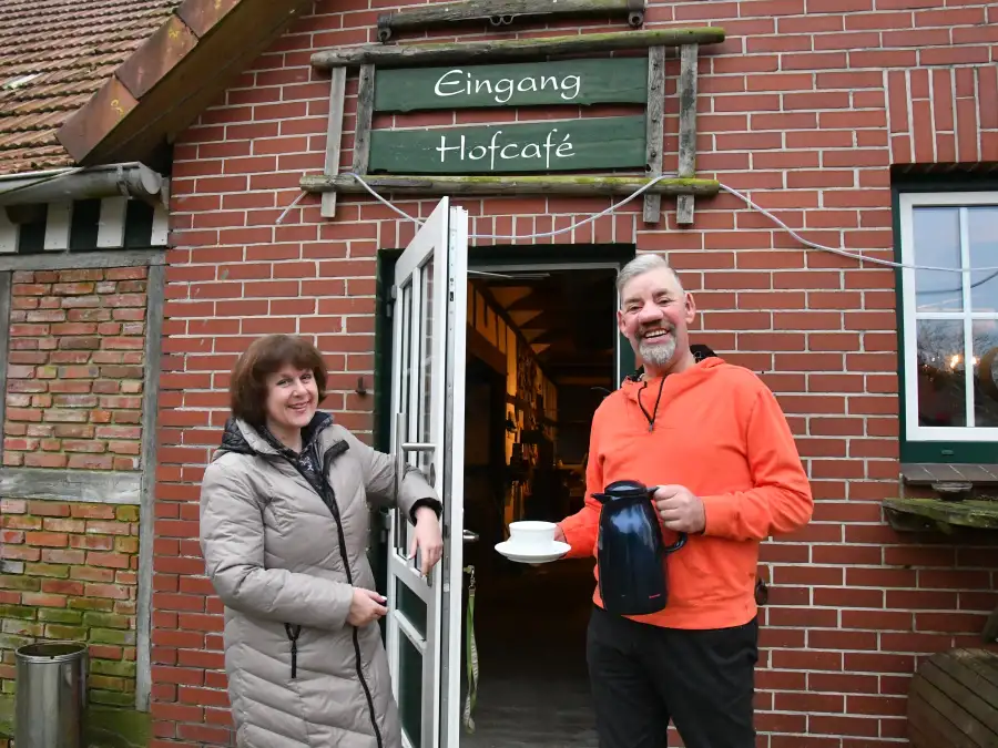 Die Besten Hofcafés In Der Nähe Bauer Uwe Abel: Schweinebauer nach Balkonsturz wieder fit – Café öffnet