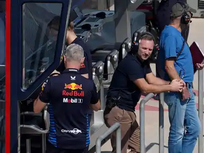 Red-Bull-Teamchef Christian Horner (M.) wird unangemessenes Verhalten vorgeworfen.
