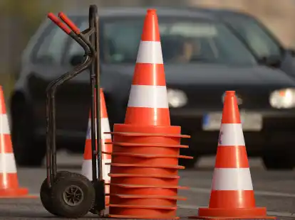F&uuml;r M&auml;rz k&uuml;ndigt die Nieders&auml;chsischen Landesbeh&ouml;rde f&uuml;r Stra&szlig;enbau und Verkehr (NLSTBV) in Aurich den Beginn von Bauarbeiten an der B72 und der B438 an.