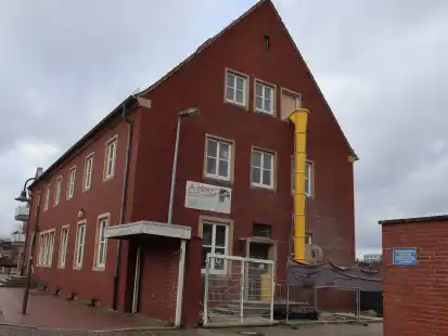 Die Alte Post ist von der Stadt Friesoythe als &bdquo;ortsbildpr&auml;gend&ldquo; eingestuft worden. Die Fassade bleibt bei der Sanierung erhalten, ged&auml;mmt wird von innen.