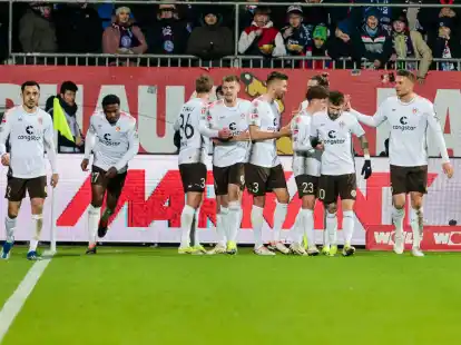 Spitzenreiter St. Pauli konnte die zweitplatzierten Kieler auf sechs Punkte distanzieren.
