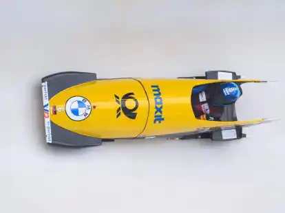 Mit einem Bahnrekord im ersten von vier L&auml;ufen legte Lisa Buckwitz die Grundlage f&uuml;r ihre Halbzeitf&uuml;hrung bei der WM in Winterberg.