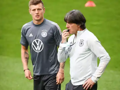 L&ouml;w warnt nach der Comeback-Ank&uuml;ndigung von Toni Kroos vor m&ouml;glichen hierarchischen Problemen in der Nationalmannschaft.