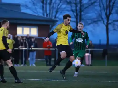 &Uuml;berraschungscoup: Der in der Bezirksliga aktuell TuS Hinte rief eine unerwartet starke Leistung ab und schlug Larrelt im Elfmeterschie&szlig;en.