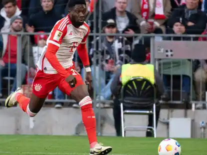 Hatte seit Anfang Februar wegen einer Innenbandzerrung Probleme:&nbsp;Bayerns Alphonso Davies.