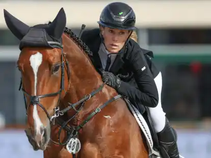 Die Springreiterin Janne Friederike Meyer-Zimmermann startet in einem reinen Frauen-Team bei der Global Champions Tour.