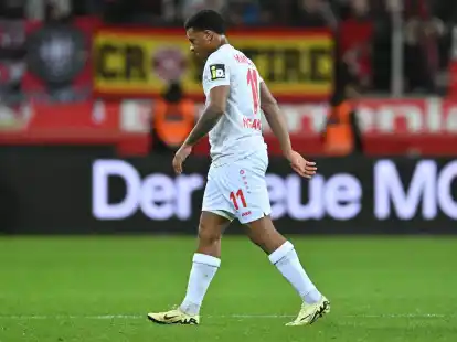 Der Mainzer Jessic Ngankam sah nach 14 Minuten die Rote Karte im Spiel gegen Leverkusen.