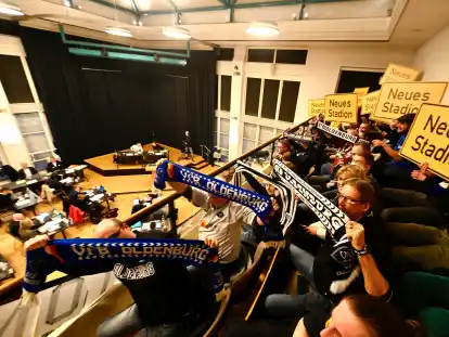 Klare Positionierung: Im Zuschauerraum hatten sich zahlreiche Anhänger des VfB Oldenburg versammelt.