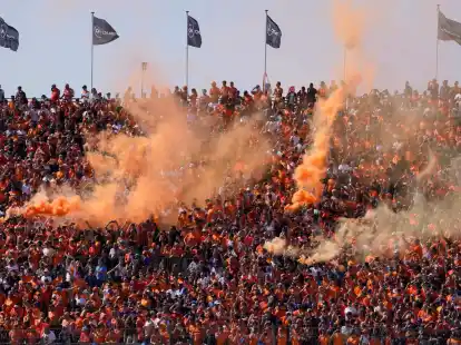 Der orange Rauch &uuml;ber den Fans von Max Verstappen d&uuml;rfte der Vergangenheit angeh&ouml;ren. Der Einsatz von Pyros ist seit vergangenem Oktober bei Fia-Veranstaltungen untersagt.
