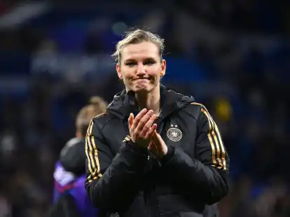Hat ihre Mannschaft vor dem wichtigen Spiel gegen die Niederlande in die Pflicht genommen:&nbsp;DFB-Spielf&uuml;hrerin Alexandra Popp.
