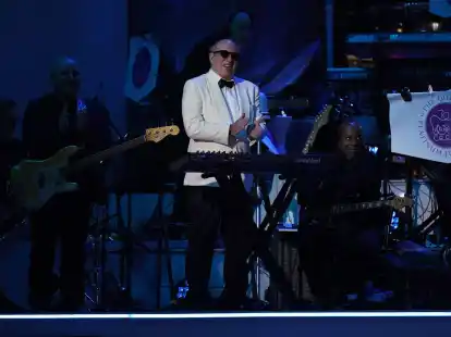 Hans Zimmer tritt beim Konzert zum 70. Thronjubil&auml;um von Queen Elizabeth II. vor dem Buckingham-Palast auf.