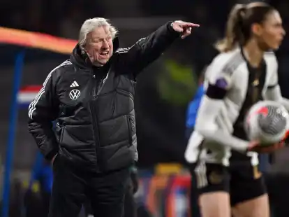 Horst Hrubesch m&ouml;chte gerne wieder die Atmosph&auml;re im Olympischen Dorf mit Sportlern aus aller Welt erleben.