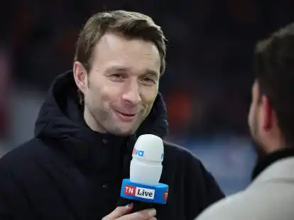 Leverkusens Gesch&auml;ftsf&uuml;hrer Simon Rolfes geht entspannt mit den Spekulationen um seinen Chefcoach Xabi Alonso um.