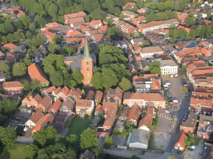 Die mittelalterlich gepr&auml;gte Altstadt von Esens. Wie Geschichtswissenschaftler Titus Blecken jetzt herausfand, hat die Metropole des Harlingerlandes erst im Jahr 1538 &ndash; und nicht bereits 1527 &ndash; die Stadtrechte erhalten.