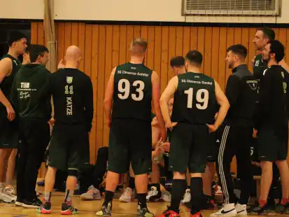 Einschwören auf das Spitzenspiel beim Tabellenführer an der Hunte: die Basketballer der SG Cleverns-Sandel